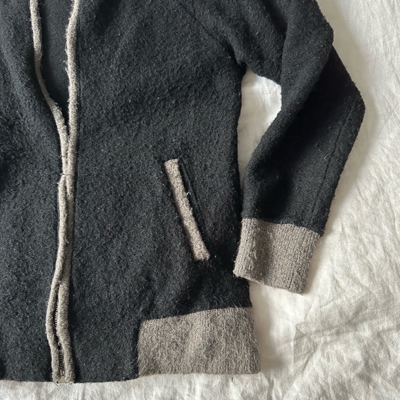 Two-tone Knit Bomber Jacket - Picture 5 of 5